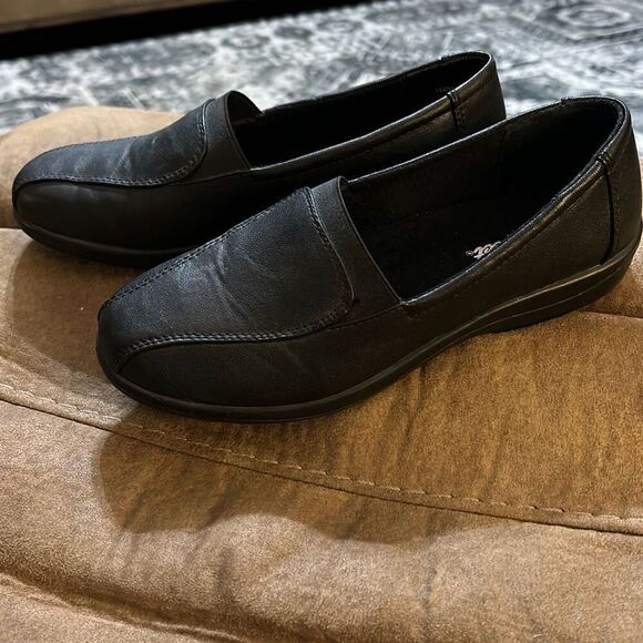 Easy Street Women's Gage Flat. Size 7. Black. EUC - Picture 3 of 10